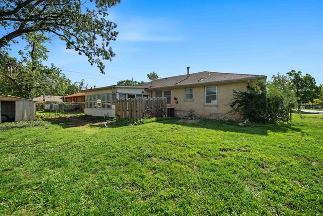 1720 Lewis Ave, Salina, KS 67401