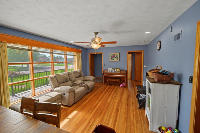 1720 Lewis Ave, Salina, KS 67401