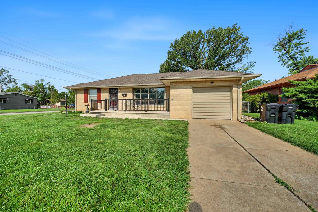 1720 Lewis Ave, Salina, KS 67401