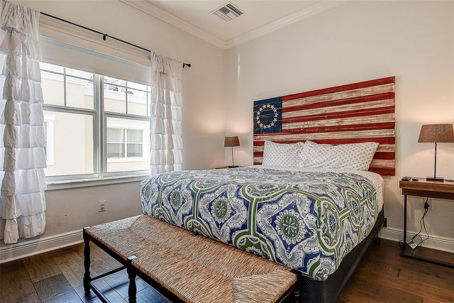 411 REGENT LANE N, St Petersburg, FL 33701