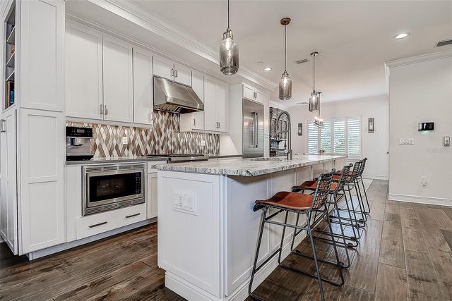 411 REGENT LANE N, St Petersburg, FL 33701