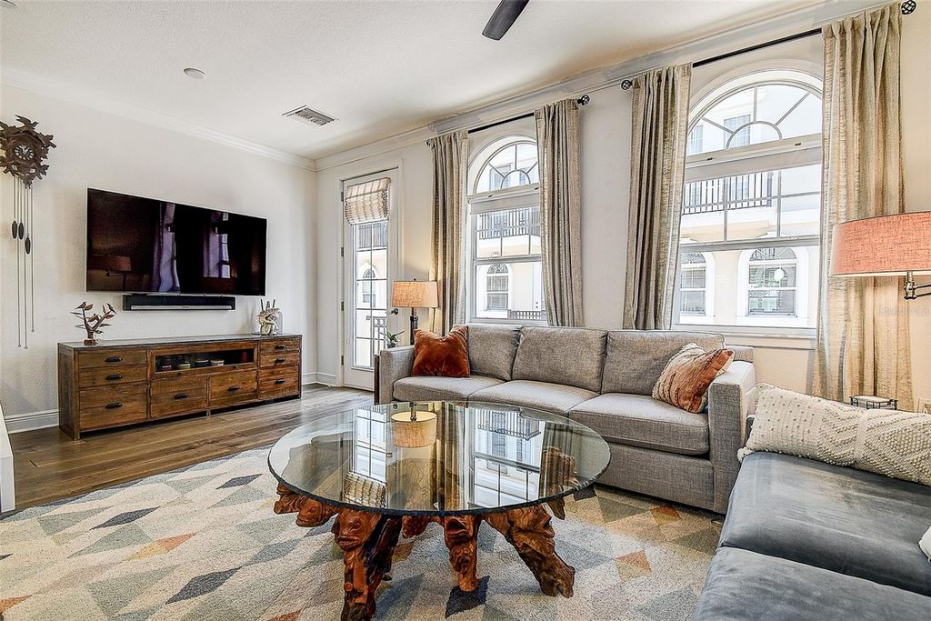 Image 12 of property listing at 411 REGENT LANE N, St Petersburg, FL 33701