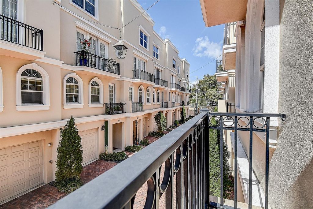 Image 14 of property listing at 411 REGENT LANE N, St Petersburg, FL 33701