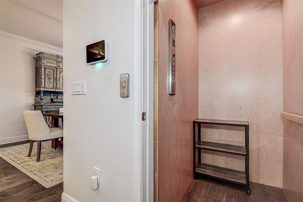 Image 15 of property listing at 411 REGENT LANE N, St Petersburg, FL 33701