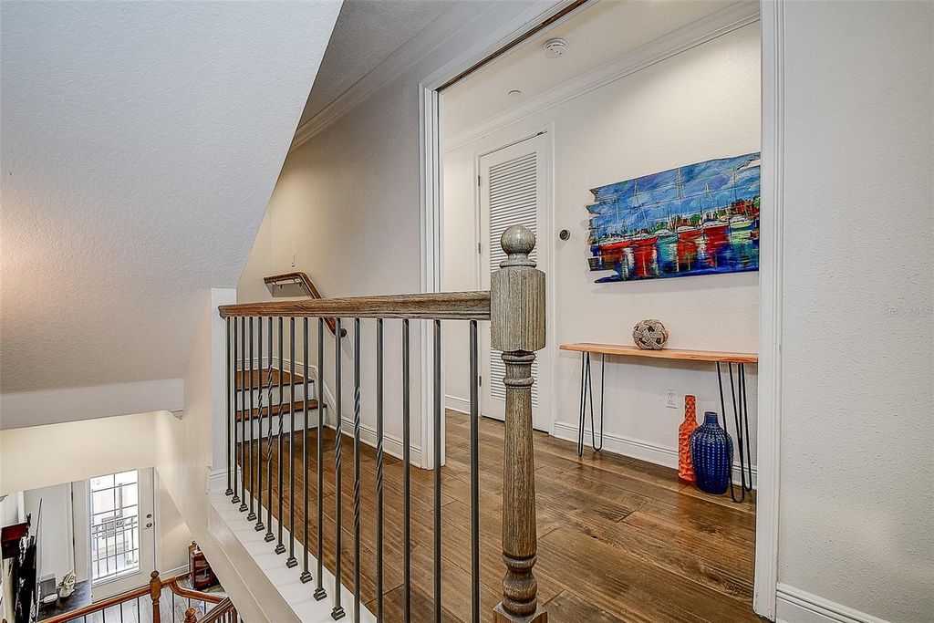 Image 17 of property listing at 411 REGENT LANE N, St Petersburg, FL 33701