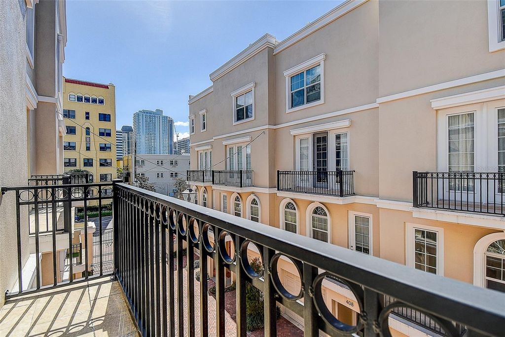 Image 21 of property listing at 411 REGENT LANE N, St Petersburg, FL 33701