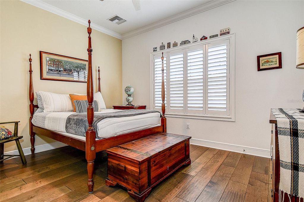 Image 26 of property listing at 411 REGENT LANE N, St Petersburg, FL 33701