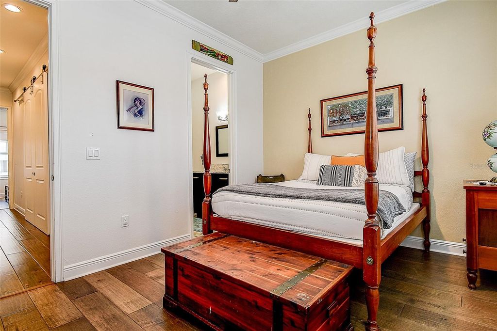 Image 27 of property listing at 411 REGENT LANE N, St Petersburg, FL 33701