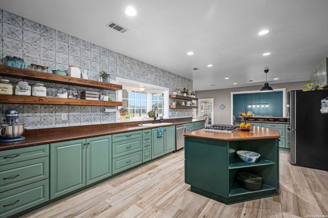 12700 Woman Hollering, Schertz, TX 78154