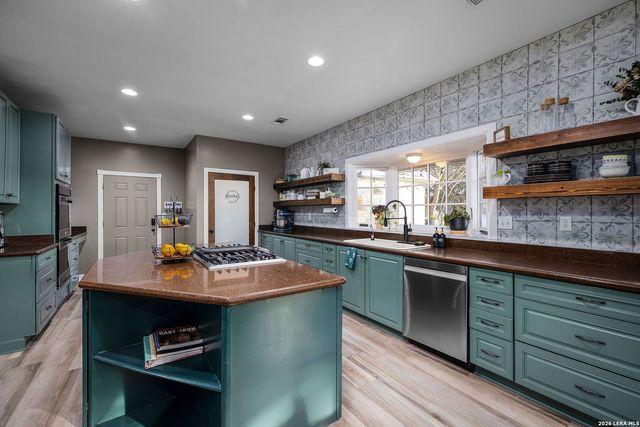 12700 Woman Hollering, Schertz, TX 78154