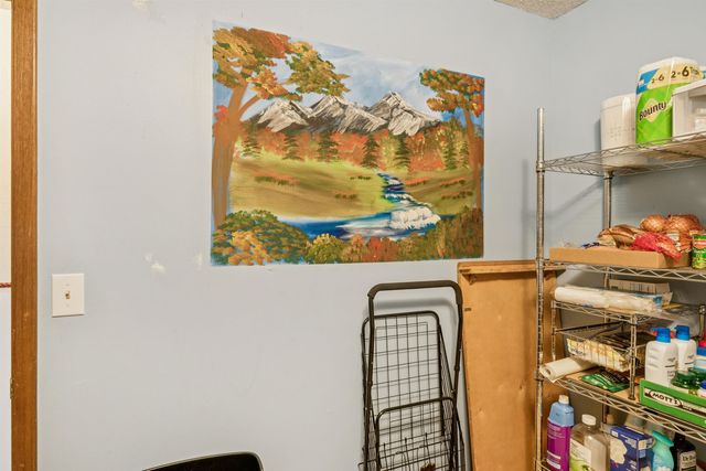 8419 W 17th, Wichita, KS 67212