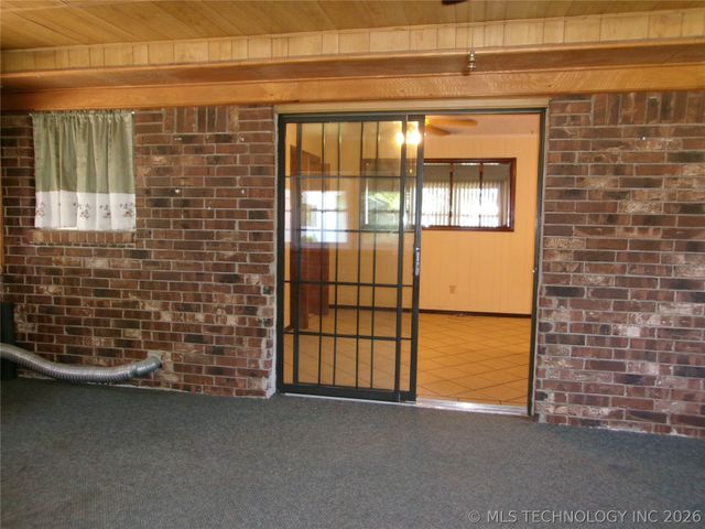 1205 NW 9th Street, Stigler, OK 74462