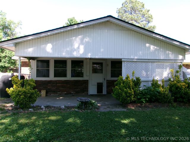 1205 NW 9th Street, Stigler, OK 74462