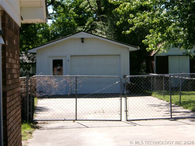 1205 NW 9th Street, Stigler, OK 74462