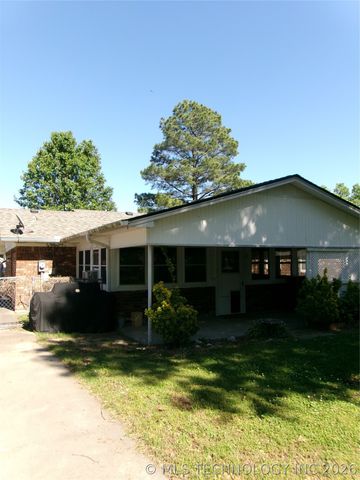1205 NW 9th Street, Stigler, OK 74462