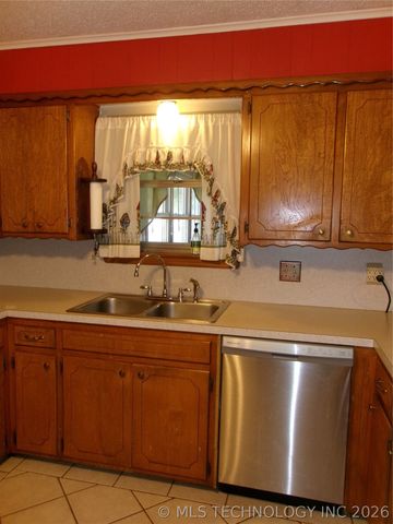 1205 NW 9th Street, Stigler, OK 74462