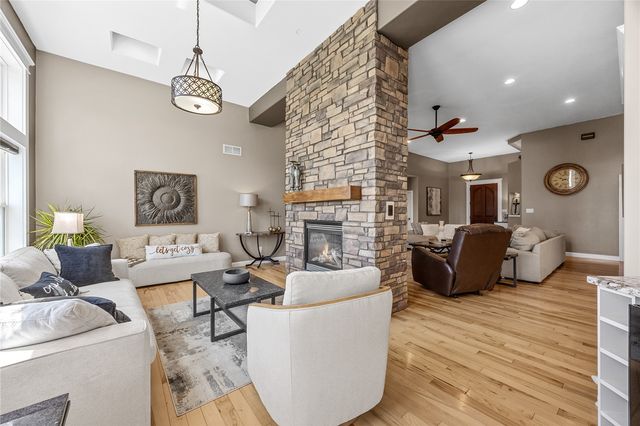 2097 Emmons Street, Hiawatha, IA 52233
