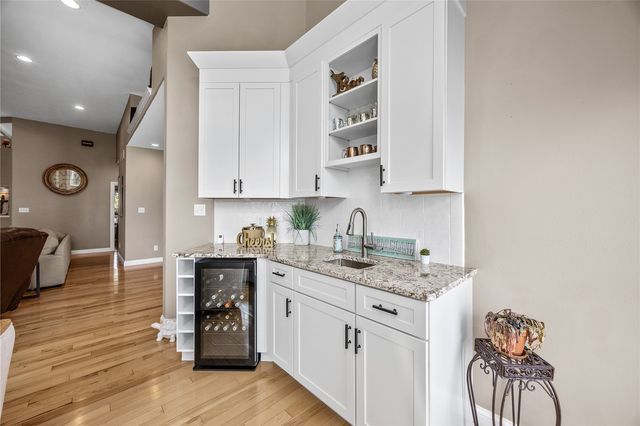 2097 Emmons Street, Hiawatha, IA 52233