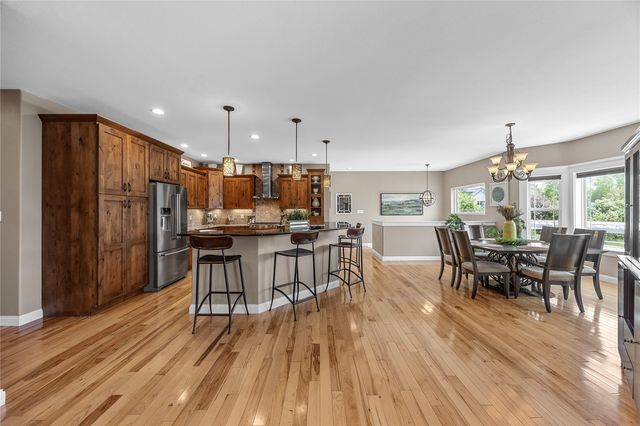 2097 Emmons Street, Hiawatha, IA 52233