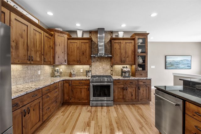 2097 Emmons Street, Hiawatha, IA 52233