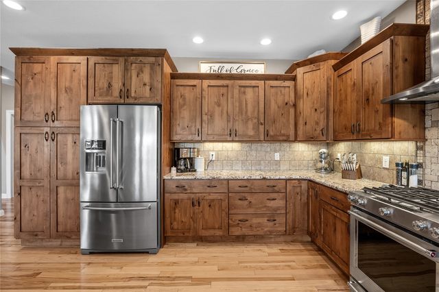 2097 Emmons Street, Hiawatha, IA 52233