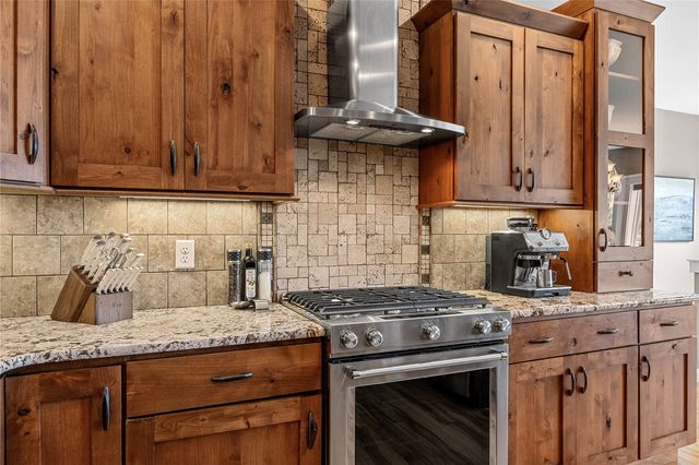 2097 Emmons Street, Hiawatha, IA 52233