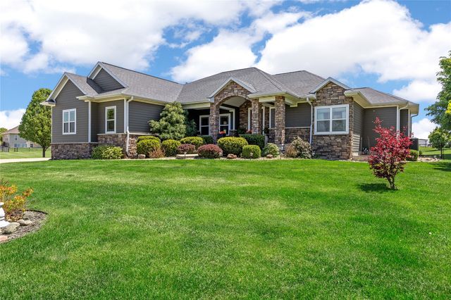 2097 Emmons Street, Hiawatha, IA 52233