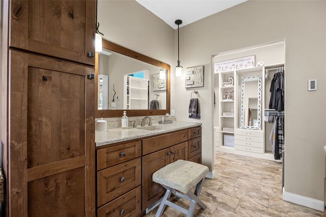 2097 Emmons Street, Hiawatha, IA 52233