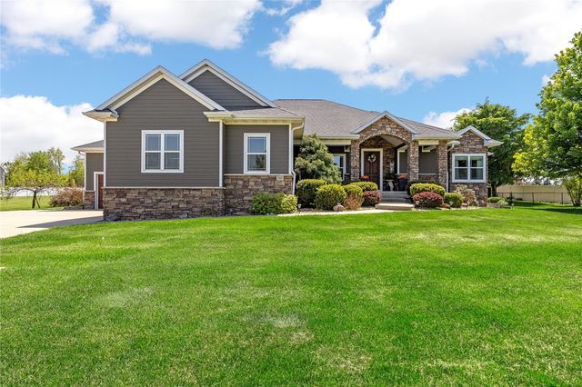 2097 Emmons Street, Hiawatha, IA 52233