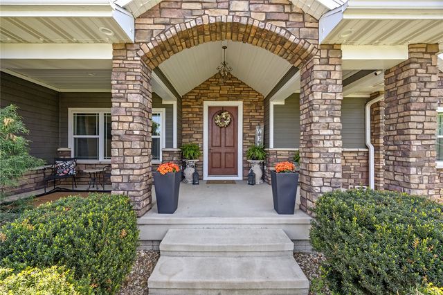 2097 Emmons Street, Hiawatha, IA 52233