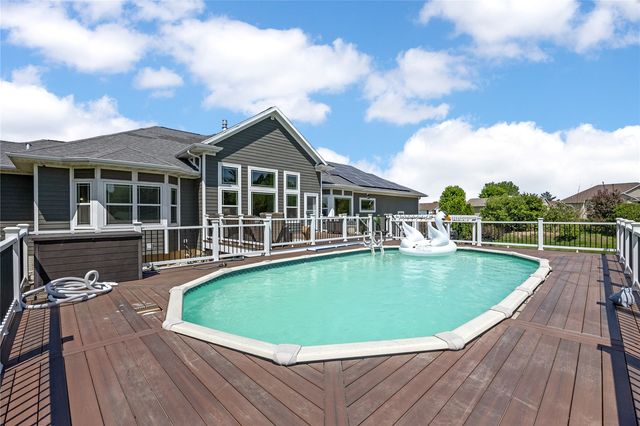 2097 Emmons Street, Hiawatha, IA 52233