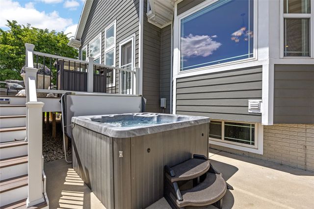 2097 Emmons Street, Hiawatha, IA 52233