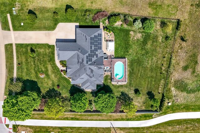 2097 Emmons Street, Hiawatha, IA 52233
