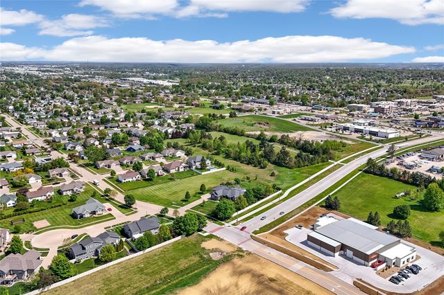 2097 Emmons Street, Hiawatha, IA 52233