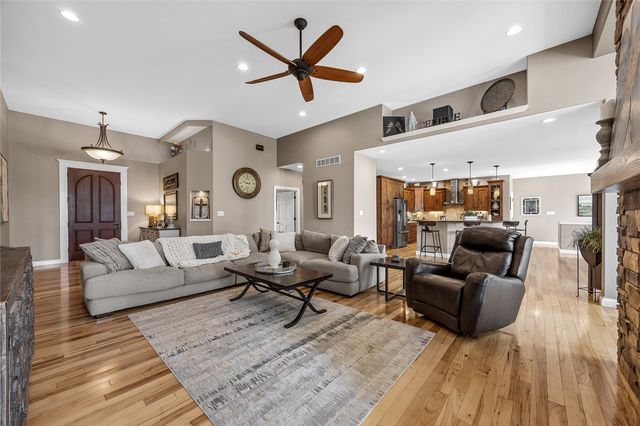 2097 Emmons Street, Hiawatha, IA 52233