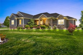 2097 Emmons Street, Hiawatha, IA 52233