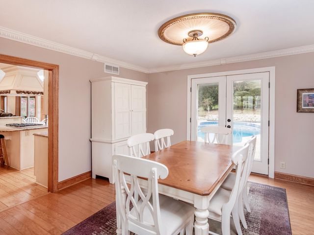 1009 Stratford Road, Mendota Heights, MN 55118