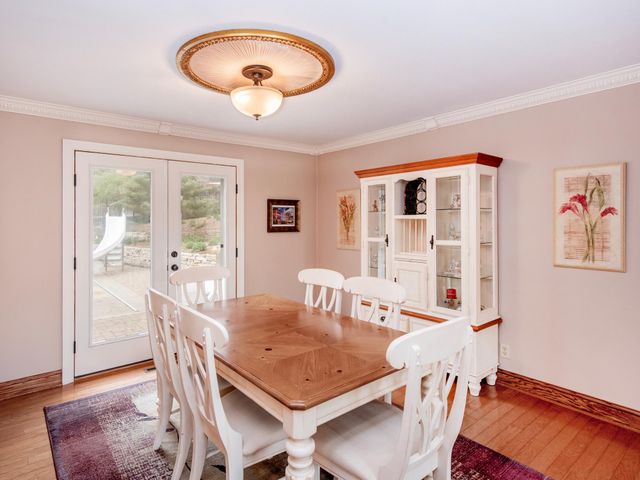 1009 Stratford Road, Mendota Heights, MN 55118