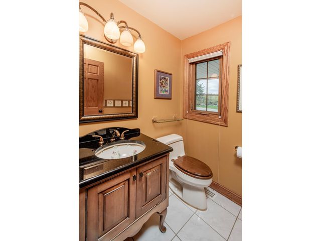 1009 Stratford Road, Mendota Heights, MN 55118