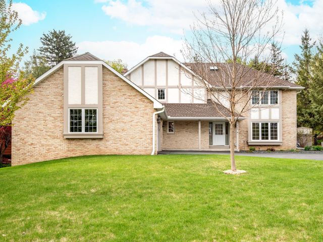 1009 Stratford Road, Mendota Heights, MN 55118