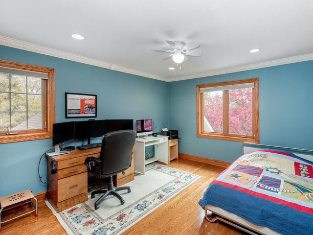 1009 Stratford Road, Mendota Heights, MN 55118