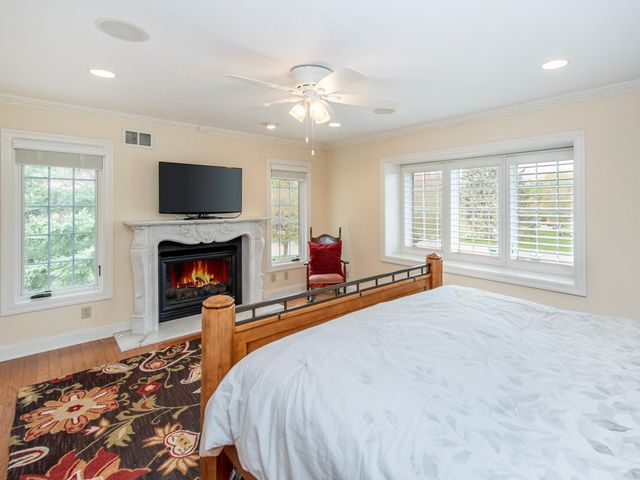 1009 Stratford Road, Mendota Heights, MN 55118