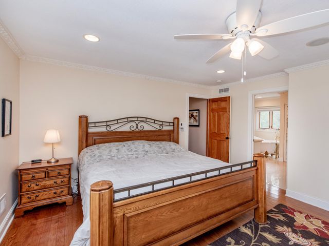 1009 Stratford Road, Mendota Heights, MN 55118