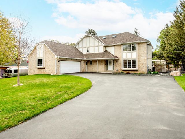 1009 Stratford Road, Mendota Heights, MN 55118