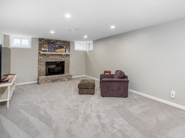 1009 Stratford Road, Mendota Heights, MN 55118