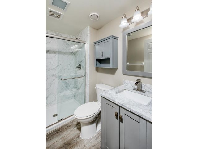 1009 Stratford Road, Mendota Heights, MN 55118