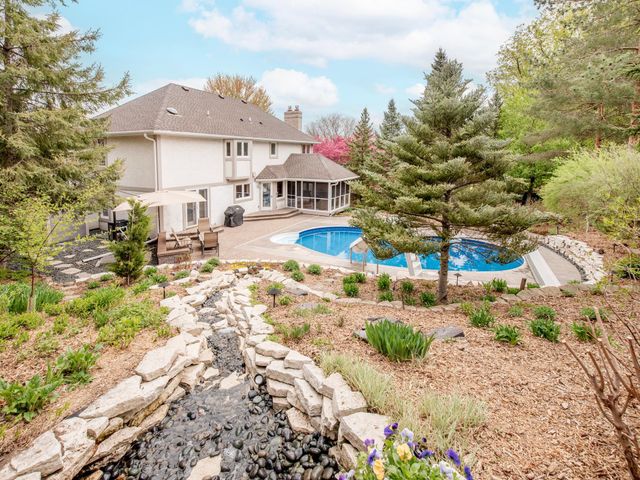 1009 Stratford Road, Mendota Heights, MN 55118