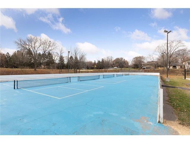 1009 Stratford Road, Mendota Heights, MN 55118
