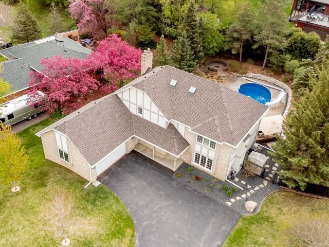 1009 Stratford Road, Mendota Heights, MN 55118