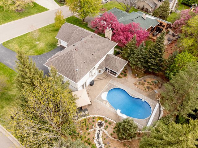 1009 Stratford Road, Mendota Heights, MN 55118